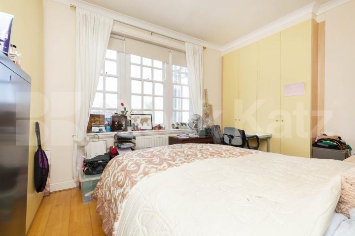 Spacious three double bedroom property with terrace Ferncroft Avenue, Hampstead